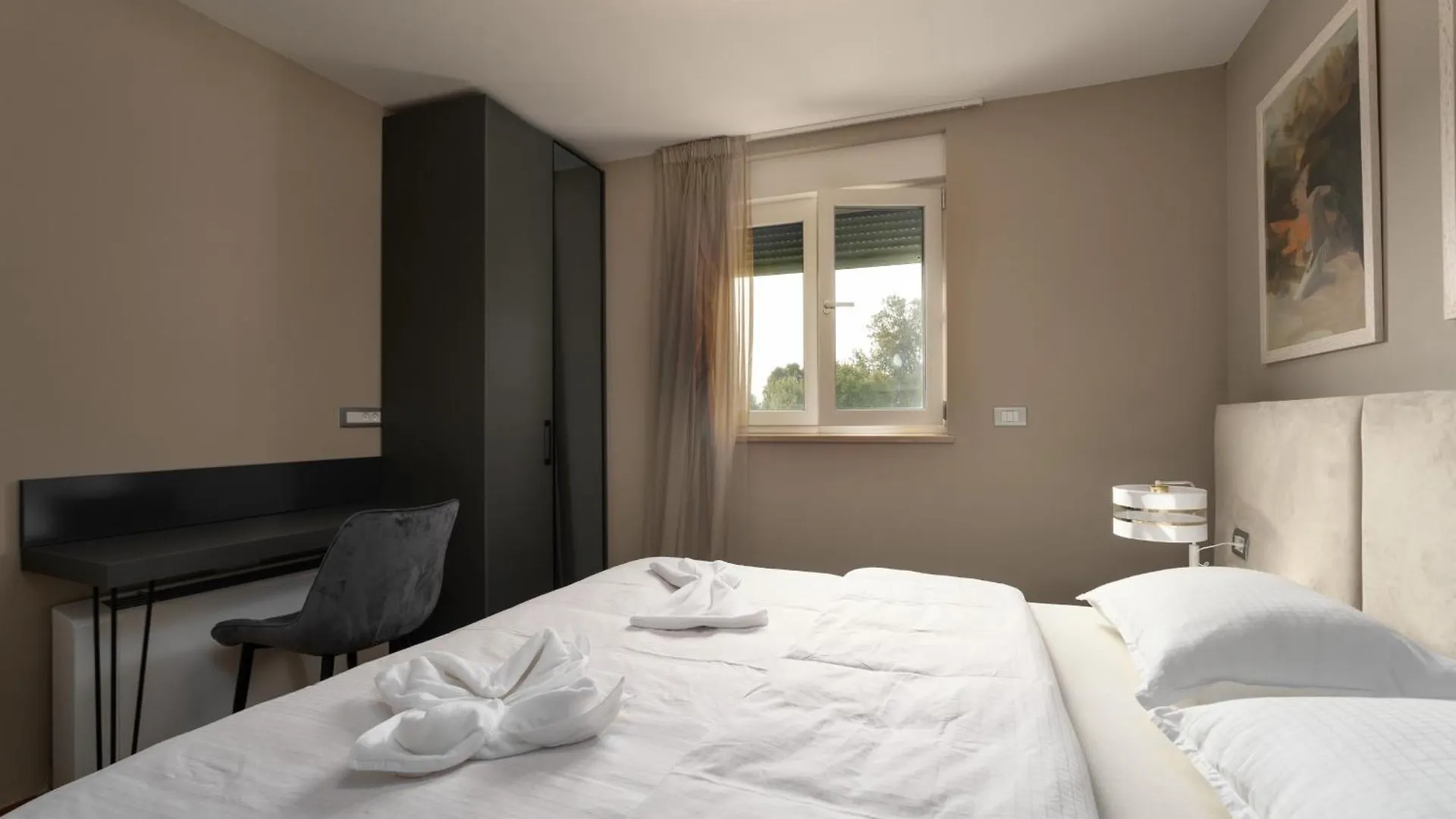Larum Apartmens Vrsar Apartment