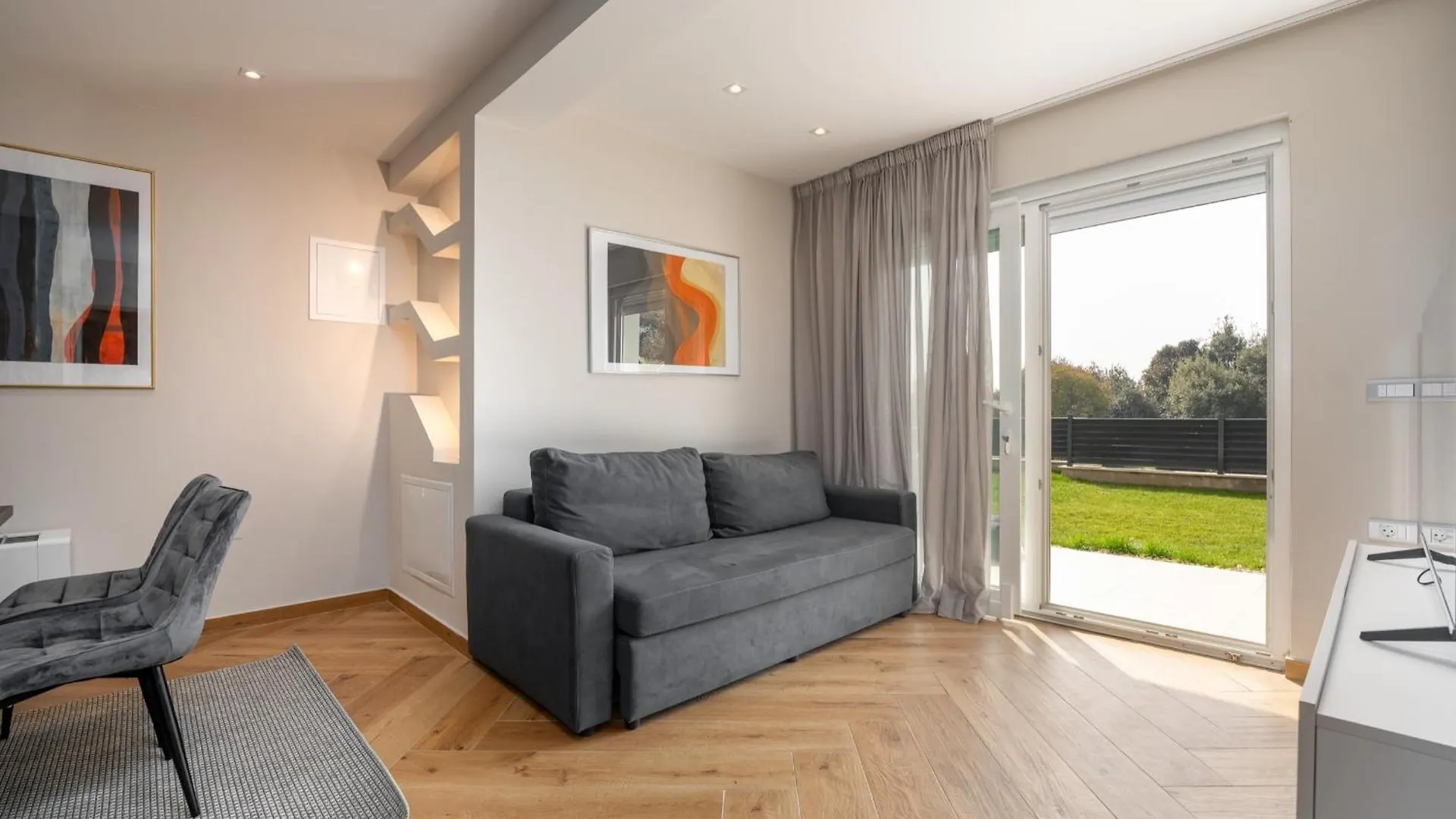 Larum Apartmens Vrsar Apartment