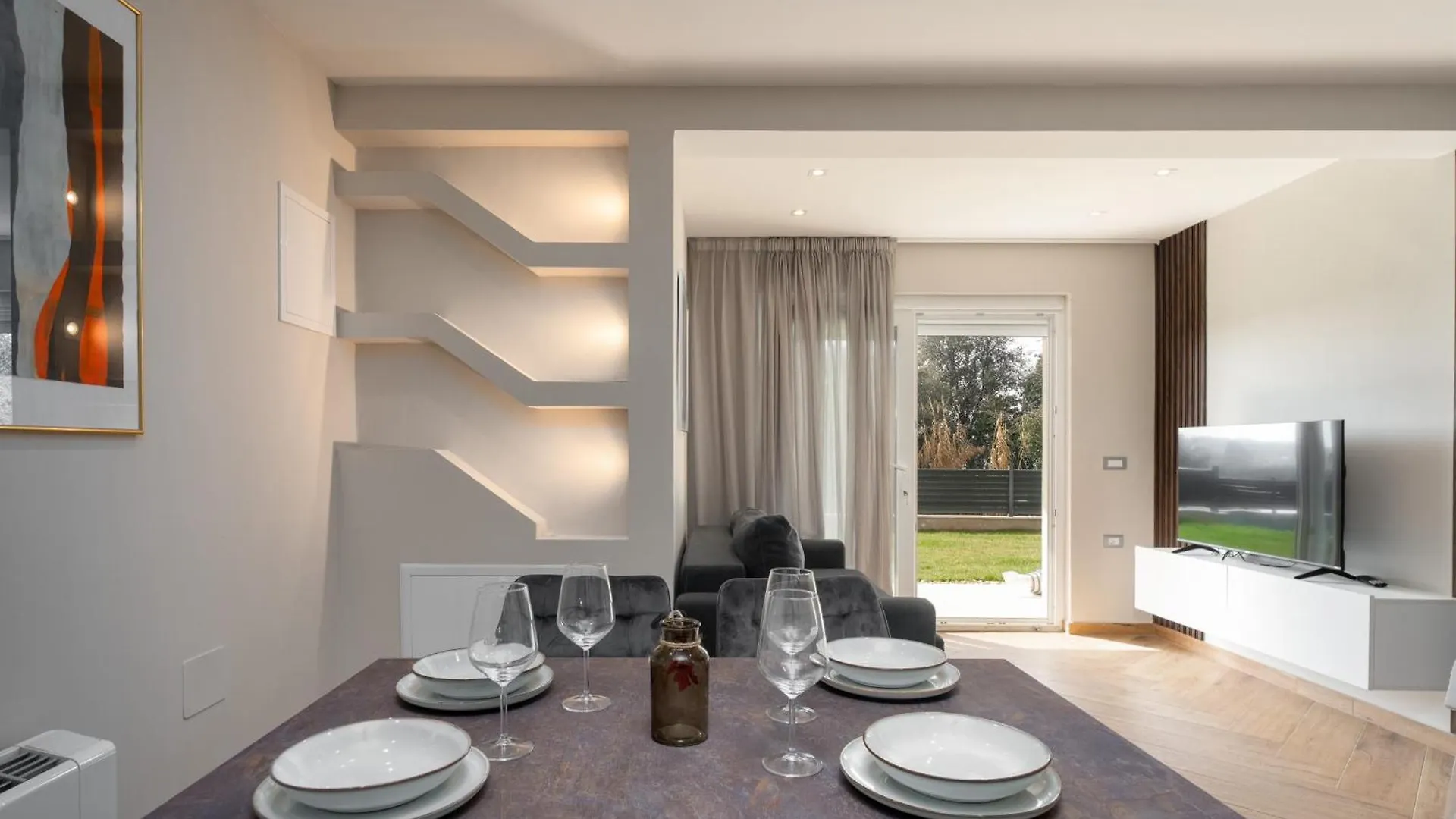 Larum Apartmens contacts